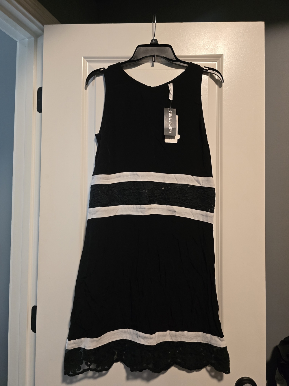 NWT Sleeveless Black and White Lace-Trim Women's Top